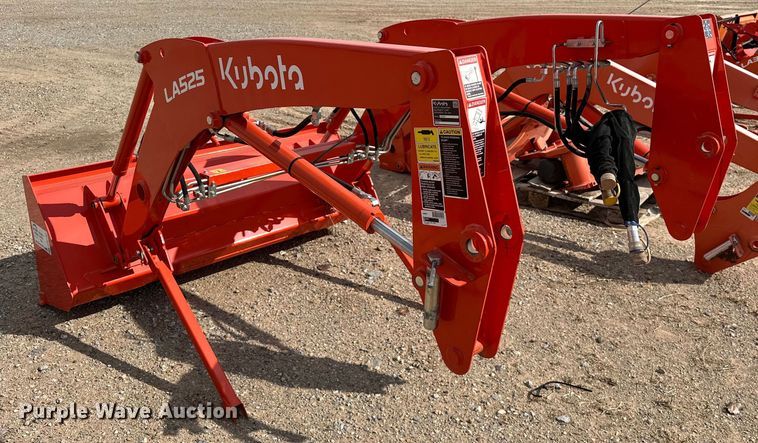 image for item DO7161 Kubota LA525FL loader