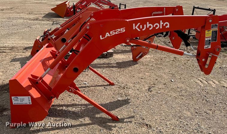 image for item DO7161 Kubota LA525FL loader