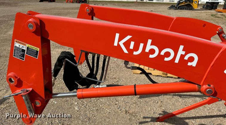 image for item DO7161 Kubota LA525FL loader