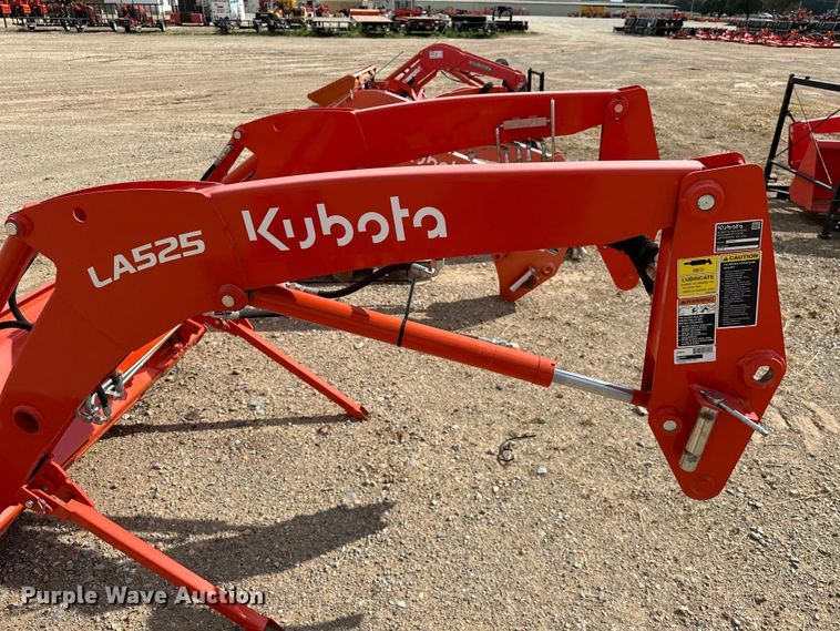 image for item DO7161 Kubota LA525FL loader