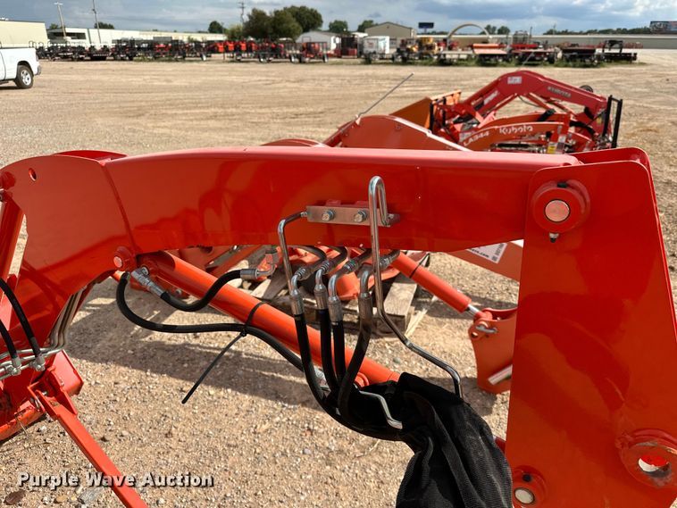 image for item DO7161 Kubota LA525FL loader