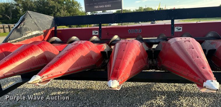 image for item DR2583 Case IH 1063 corn head