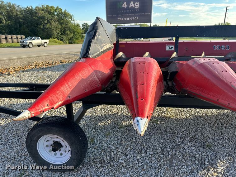 image for item DR2583 Case IH 1063 corn head