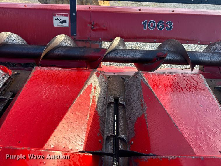 image for item DR2583 Case IH 1063 corn head