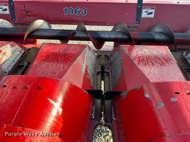image for item DR2583 Case IH 1063 corn head