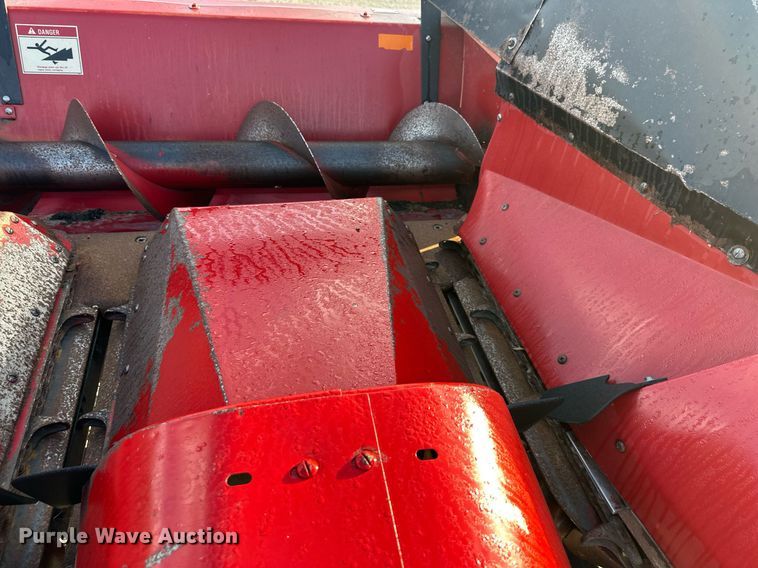 image for item DR2583 Case IH 1063 corn head