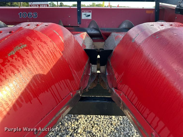 image for item DR2583 Case IH 1063 corn head