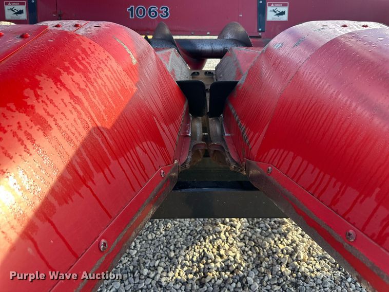 image for item DR2583 Case IH 1063 corn head