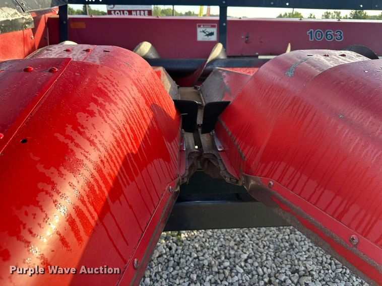 image for item DR2583 Case IH 1063 corn head