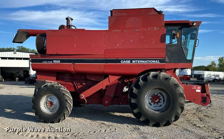 image for item DR2584 1994 Case IH 1688 Axial-Flow RWA combine
