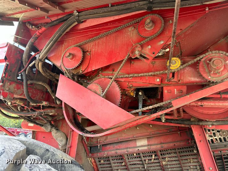 image for item DR2584 1994 Case IH 1688 Axial-Flow RWA combine