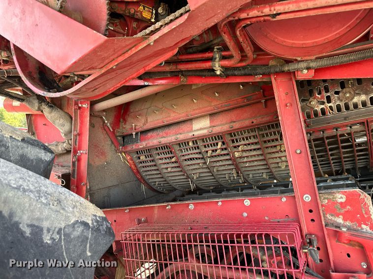 image for item DR2584 1994 Case IH 1688 Axial-Flow RWA combine