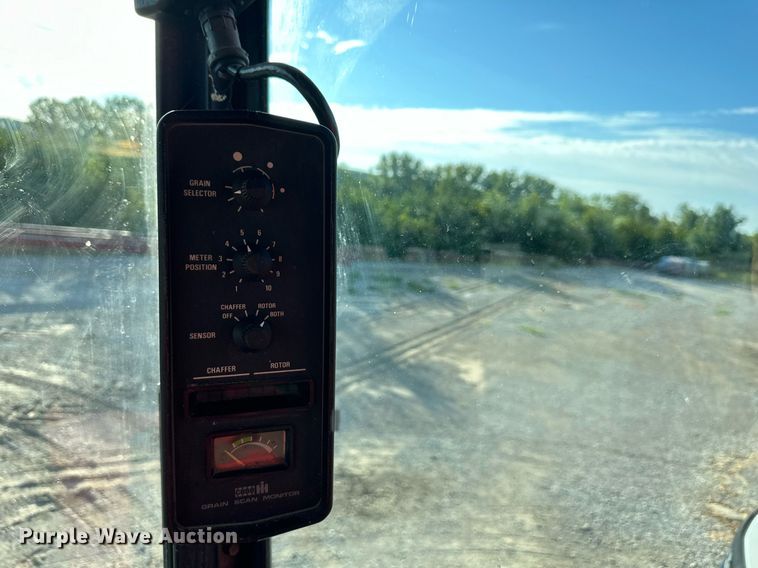 image for item DR2584 1994 Case IH 1688 Axial-Flow RWA combine