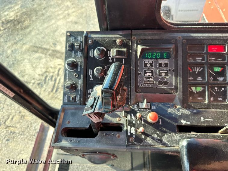 image for item DR2584 1994 Case IH 1688 Axial-Flow RWA combine