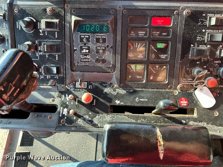 image for item DR2584 1994 Case IH 1688 Axial-Flow RWA combine