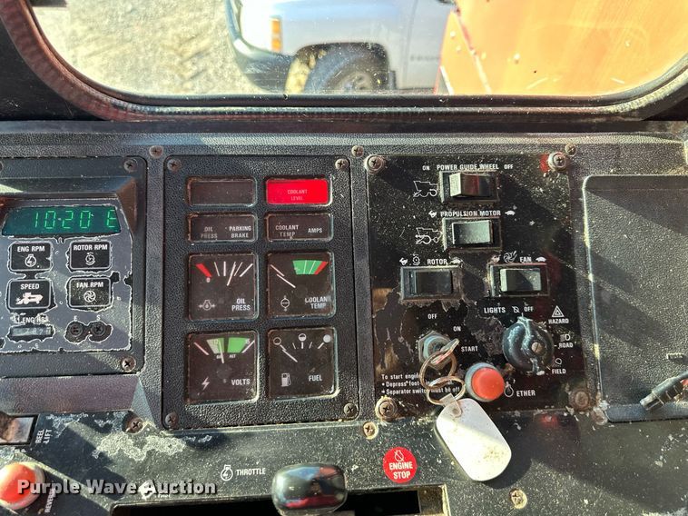 image for item DR2584 1994 Case IH 1688 Axial-Flow RWA combine