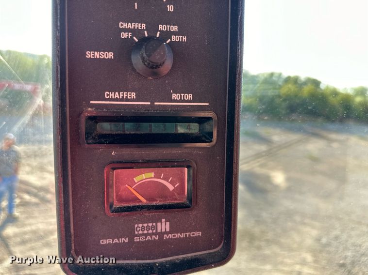 image for item DR2584 1994 Case IH 1688 Axial-Flow RWA combine