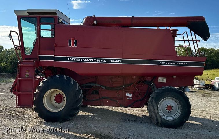 image for item DR2585 1981 Case IH 1440 Axial-Flow RWA combine