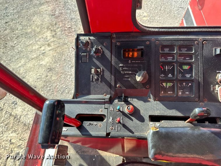 image for item DR2585 1981 Case IH 1440 Axial-Flow RWA combine