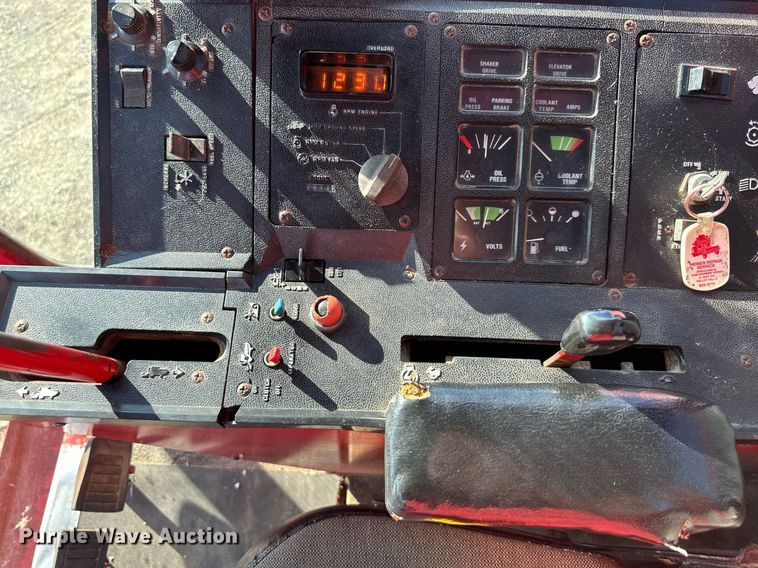 image for item DR2585 1981 Case IH 1440 Axial-Flow RWA combine