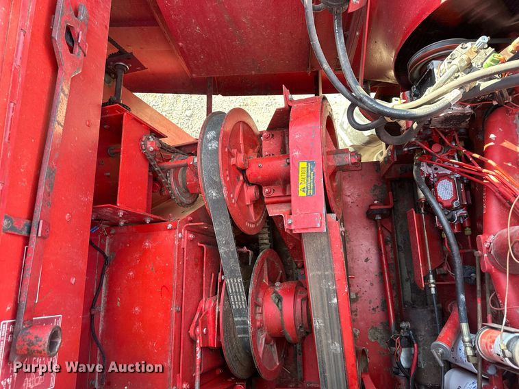 image for item DR2585 1981 Case IH 1440 Axial-Flow RWA combine