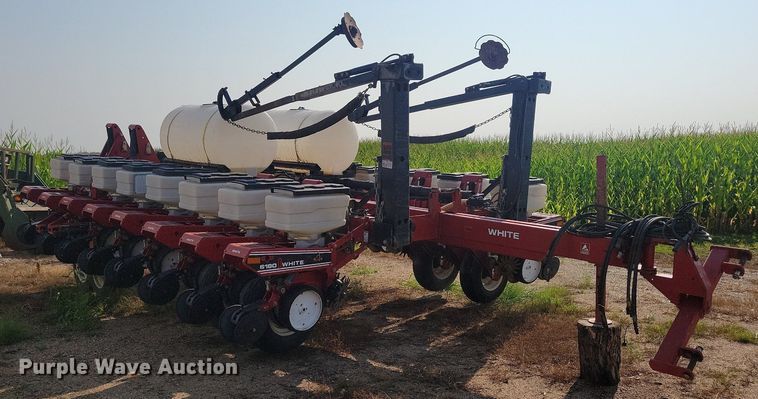 image for item DR4442 1996 AGCO White 6180 planter