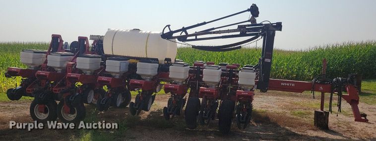 image for item DR4442 1996 AGCO White 6180 planter