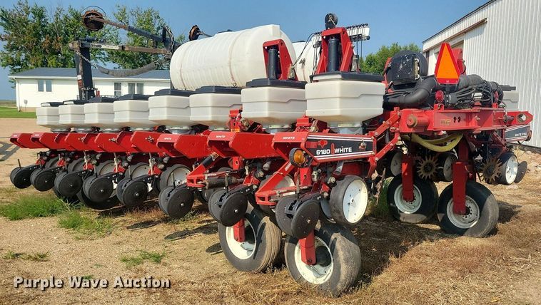 image for item DR4442 1996 AGCO White 6180 planter