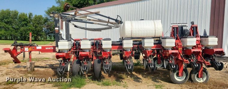 image for item DR4442 1996 AGCO White 6180 planter