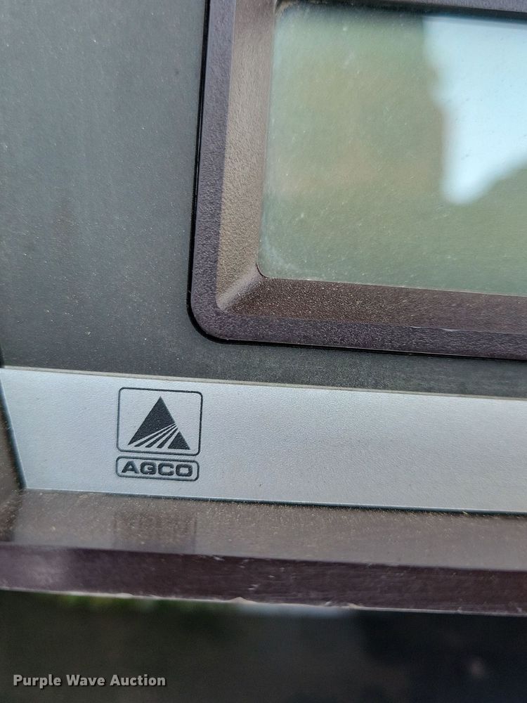 image for item DR4442 1996 AGCO White 6180 planter