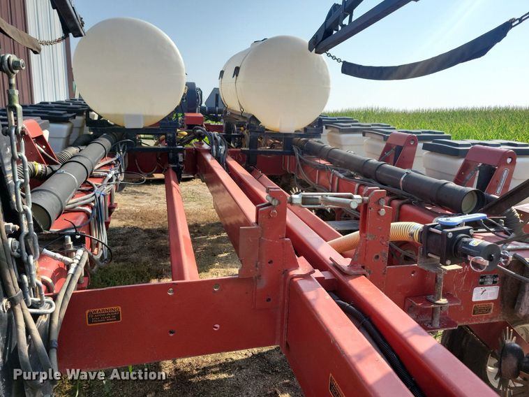 image for item DR4442 1996 AGCO White 6180 planter