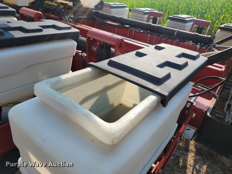 image for item DR4442 1996 AGCO White 6180 planter