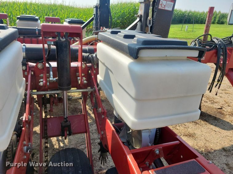 image for item DR4442 1996 AGCO White 6180 planter