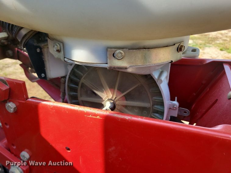 image for item DR4442 1996 AGCO White 6180 planter