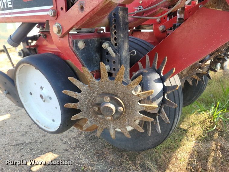 image for item DR4442 1996 AGCO White 6180 planter