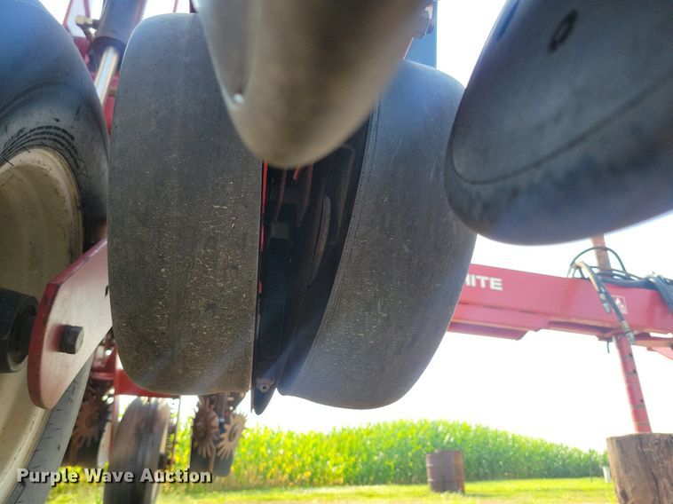 image for item DR4442 1996 AGCO White 6180 planter