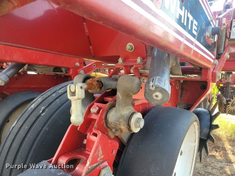 image for item DR4442 1996 AGCO White 6180 planter