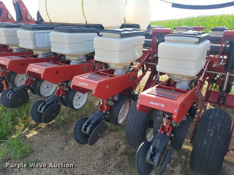 image for item DR4442 1996 AGCO White 6180 planter