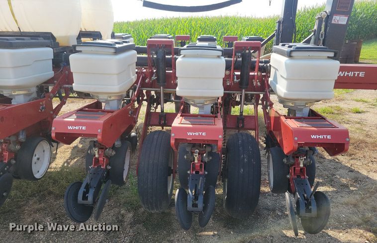 image for item DR4442 1996 AGCO White 6180 planter