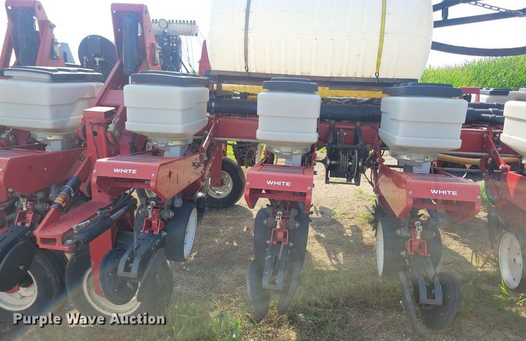 image for item DR4442 1996 AGCO White 6180 planter