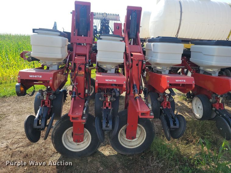 image for item DR4442 1996 AGCO White 6180 planter