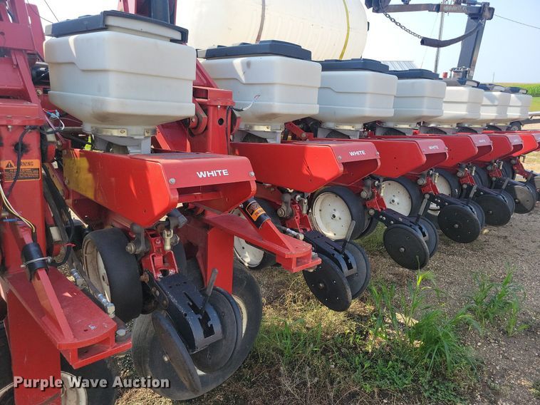 image for item DR4442 1996 AGCO White 6180 planter