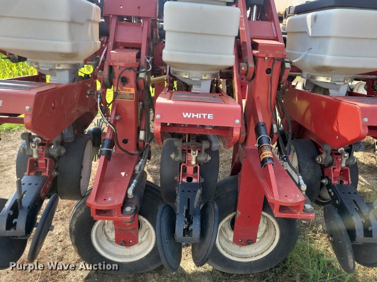 image for item DR4442 1996 AGCO White 6180 planter