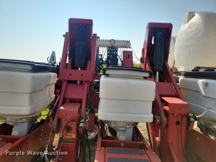 image for item DR4442 1996 AGCO White 6180 planter