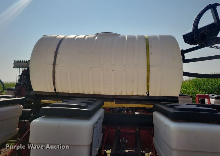 image for item DR4442 1996 AGCO White 6180 planter