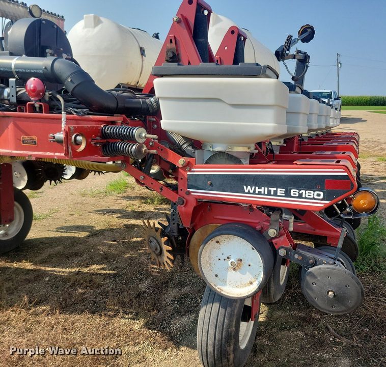 image for item DR4442 1996 AGCO White 6180 planter