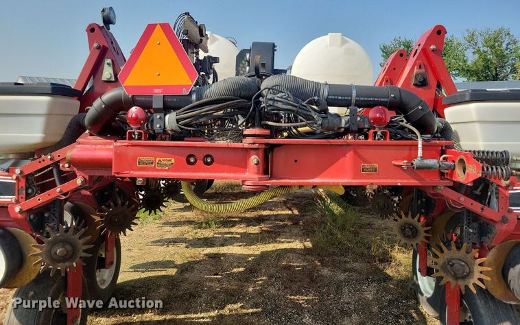 image for item DR4442 1996 AGCO White 6180 planter