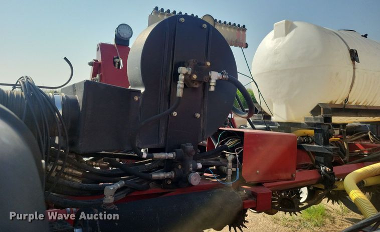 image for item DR4442 1996 AGCO White 6180 planter