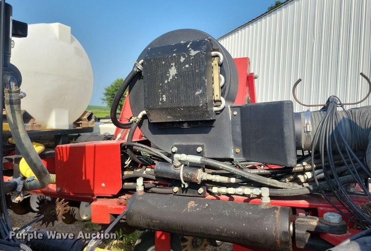 image for item DR4442 1996 AGCO White 6180 planter