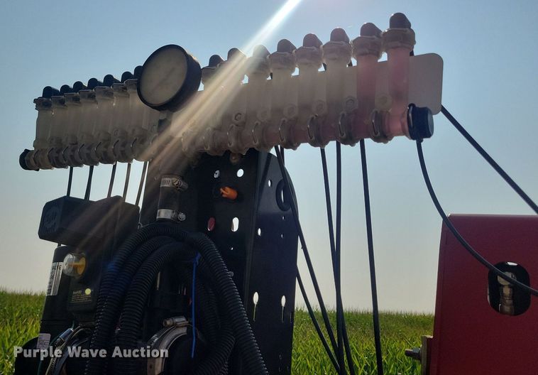 image for item DR4442 1996 AGCO White 6180 planter